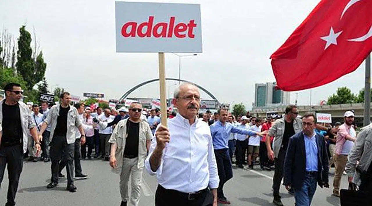 Vatandaşları Ezip Kılıçdaroğlu'nu Silahla Vuracakmış!
