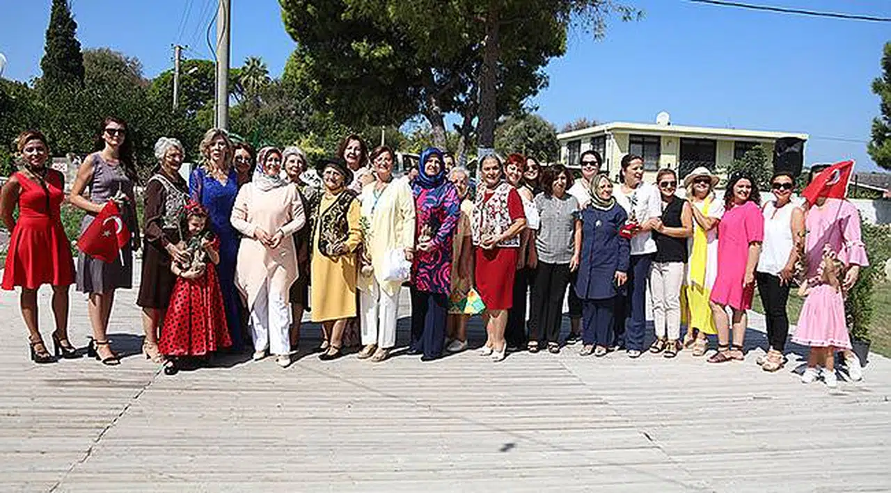 Atatürk Mahallesi İkinci Defilesini Düzenledi