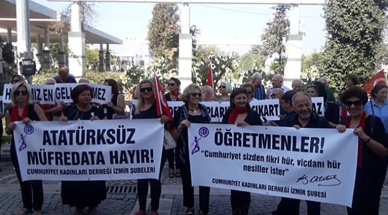 Cumhuriyet Kadınları: Bu Milletin Kalbinden, Beyninden Kimse Atatürk’ü Silemez