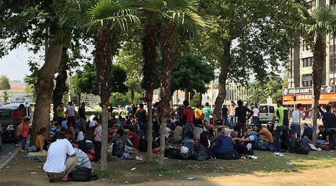 Dikili'de Botla Kaçan Göçmen, Bebeği Denize Atmakla Tehdit Etti