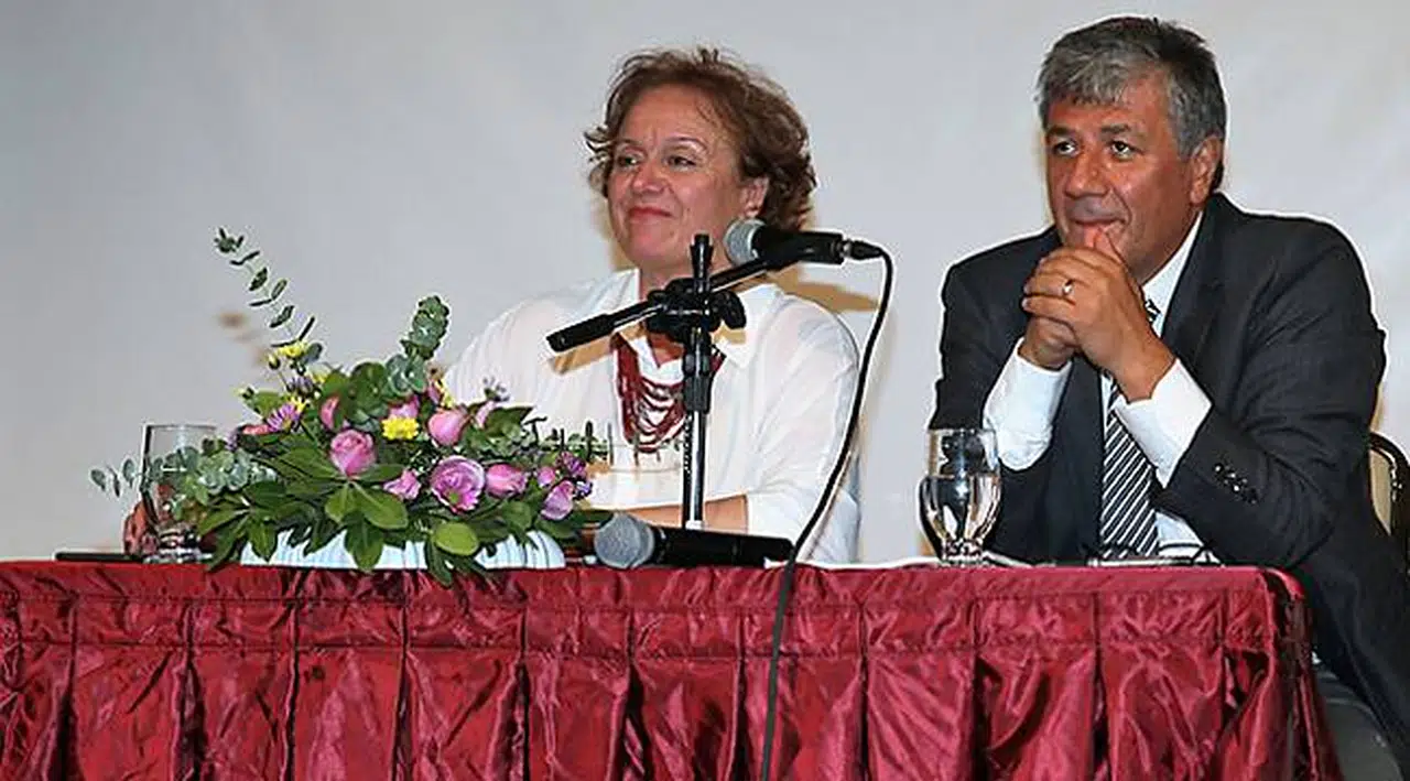 'Dildeki Yozlaşmaya Dur Demeliyiz'