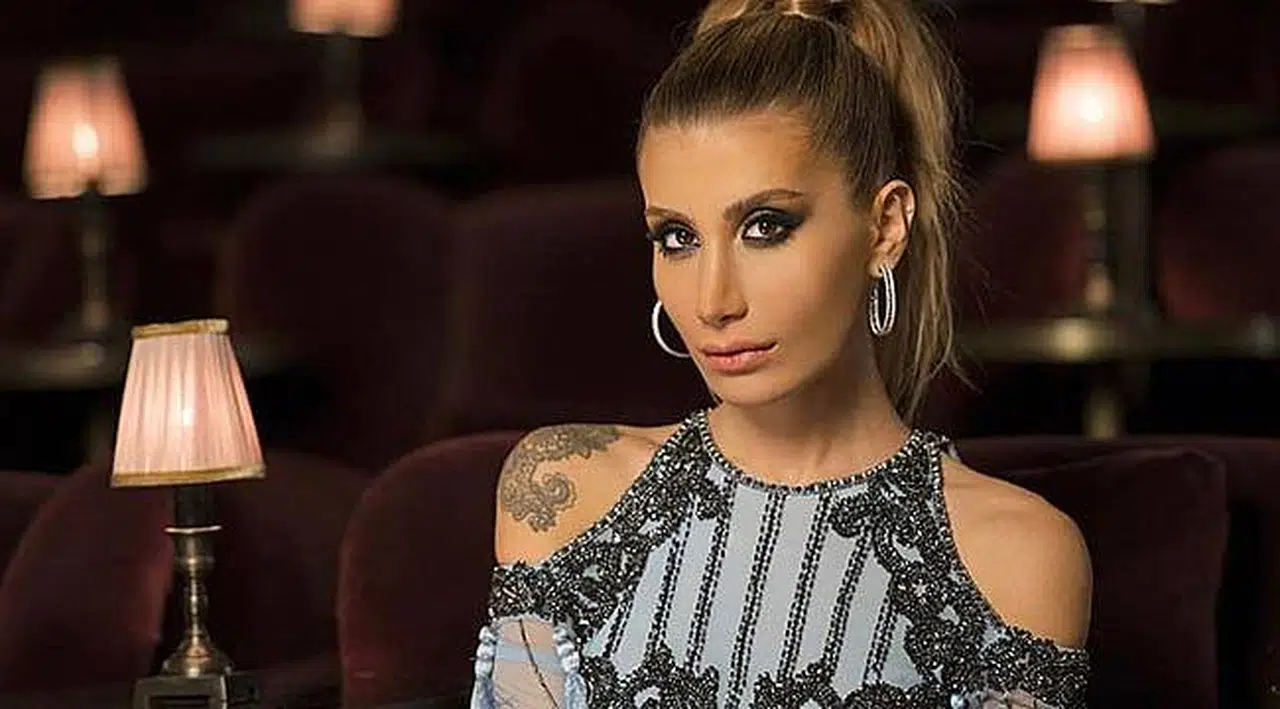İrem Derici: Ölürsem de Zayıf Öleyim