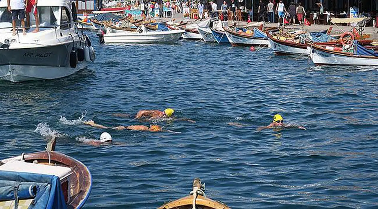 Karaburun'dan Foça'ya Yüzdüler