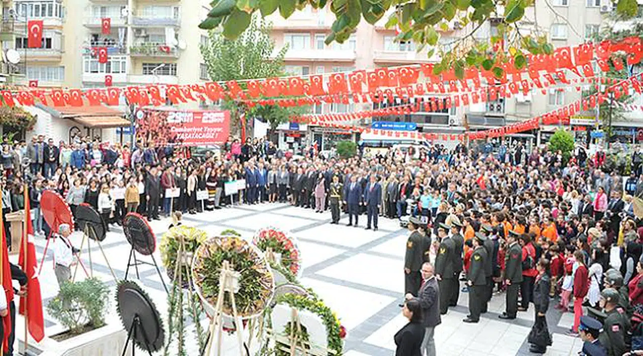 29 Ekim Cumhuriyet Bayramı Kutlamaları Balçova'da Başladı