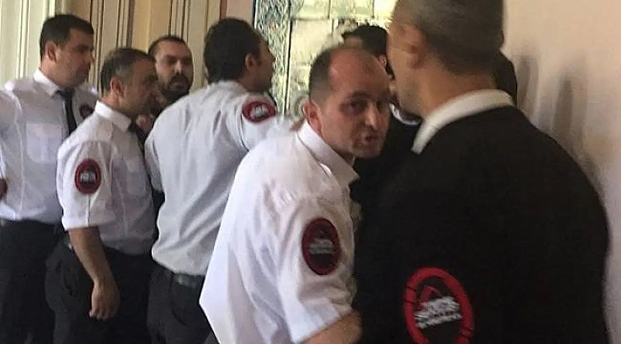 Abdülmecid Köşkü'ndeki Sergiye Saldıran Kişi, Eski BBP Yöneticisiymiş: Heykeli Kaldırıp Fırlattım!