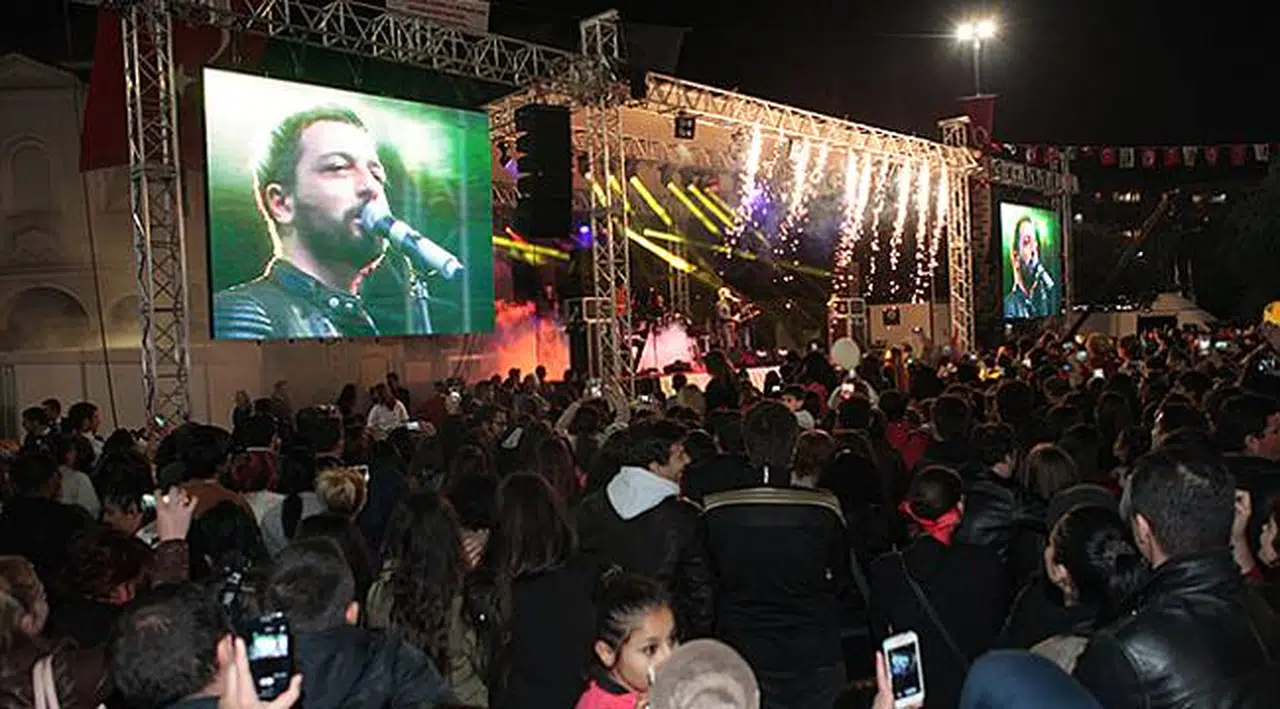 Bornovalılar Cumhuriyet Bayramı’nı Mehmet Erdem Konseriyle Kutlayacak