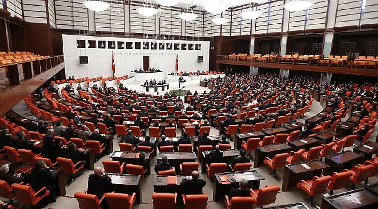 TBMM’de 10 Bin Lira Maaş Alan 100 'İşsiz' Memur Var