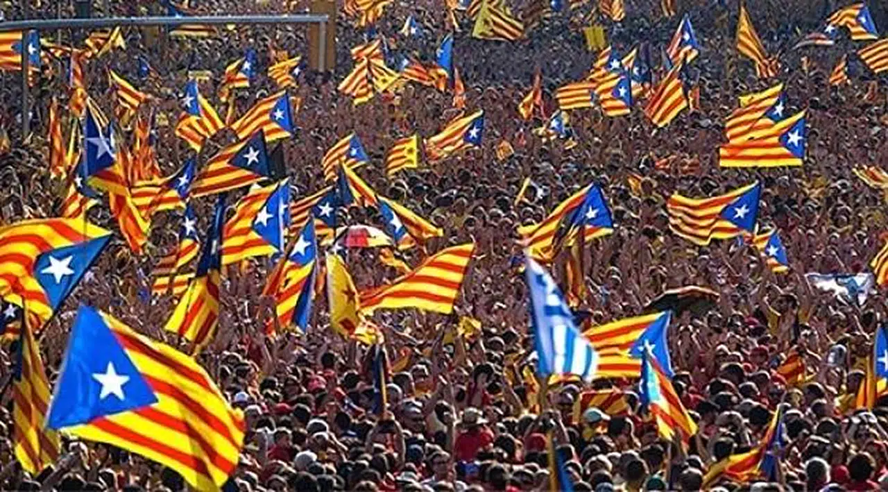 Katalonya Krizi: Bağımsızlık Karşıtları Barcelona'da Sokağa Çıktı