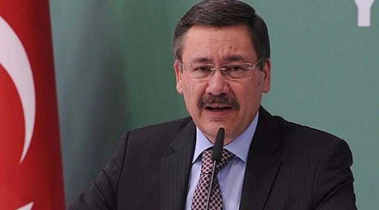 Melih Gökçek'ten İstifa Öncesi Son Tweet: Saat verdi