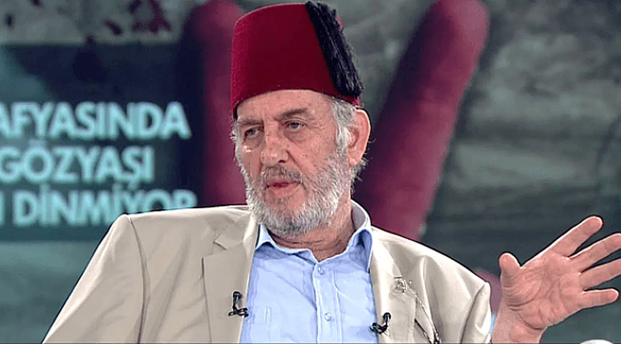 Kadir Mısıroğlu'nun Cenazesine Gidip Tabutun Başına Eğilip, 'Inıınınınınınn' Diyeceğim