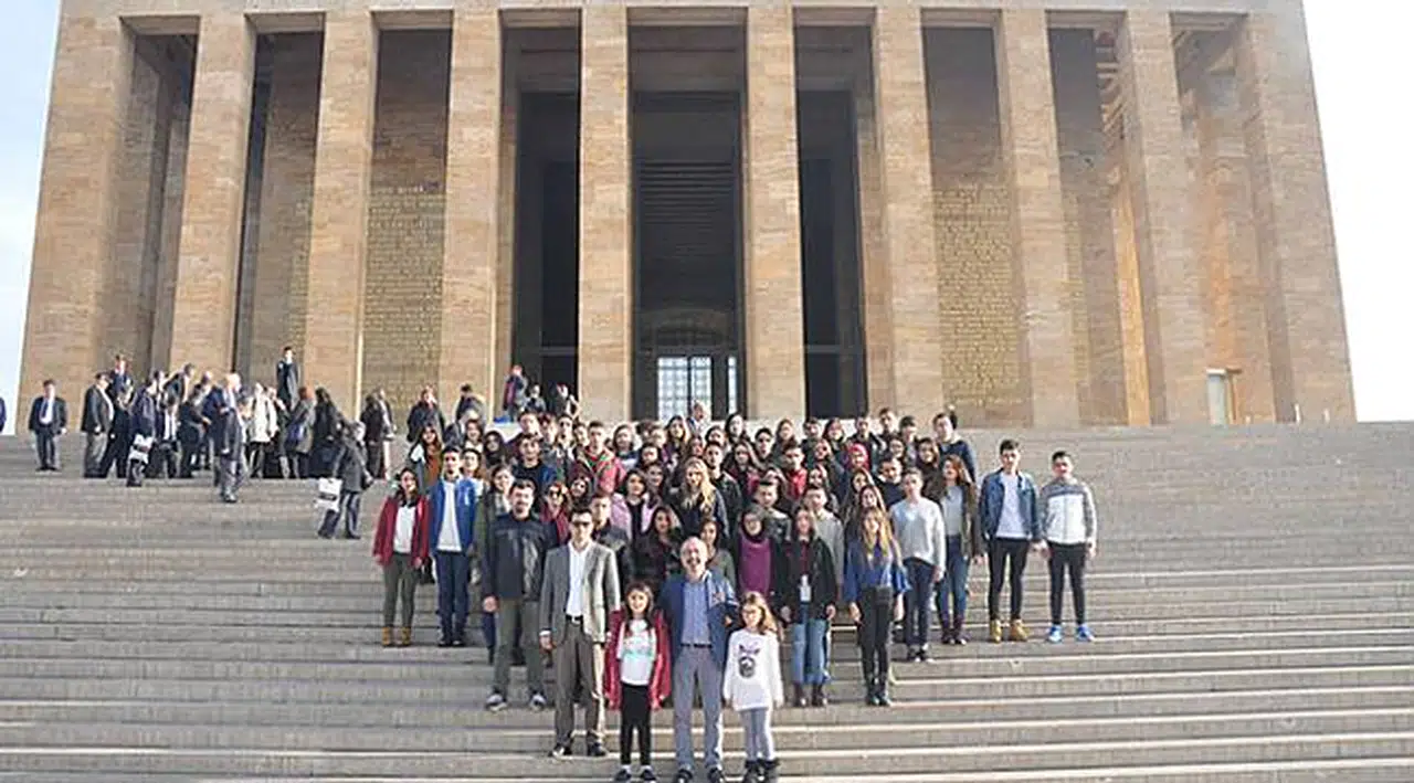 Karşıyaka’nın Gençleri Ata’nın Huzurunda