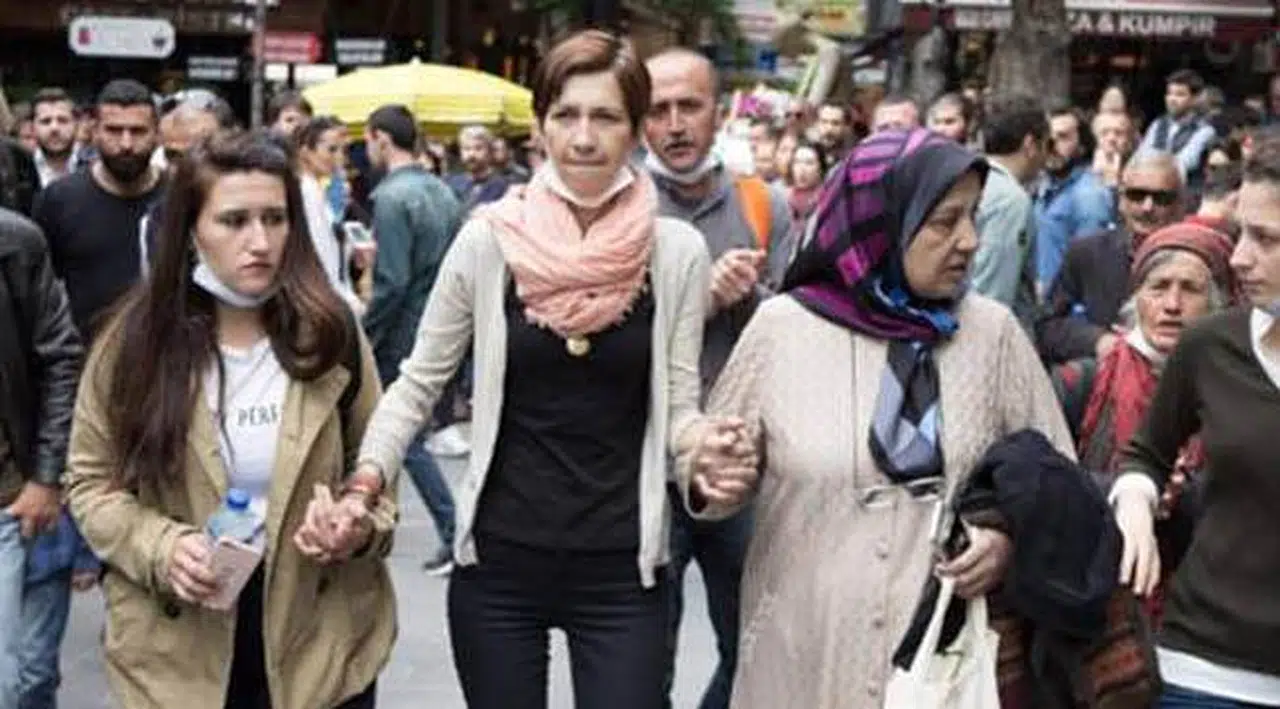 Nuriye Gülmen: Bedenlerimiz İnceldikçe, Bilincimiz ve Zihnimiz Keskinleşti