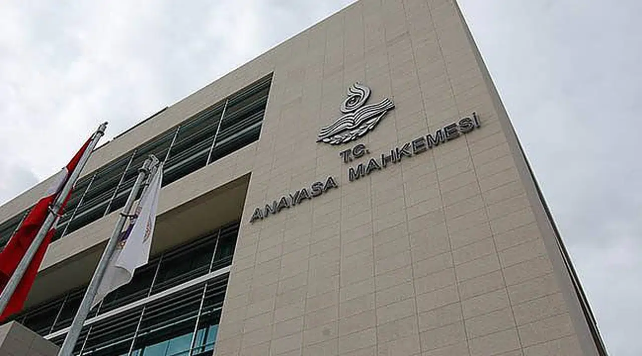 Anayasa Mahkemesi İmamların Siyasi Faaliyette Bulunmasına Vize Vermedi