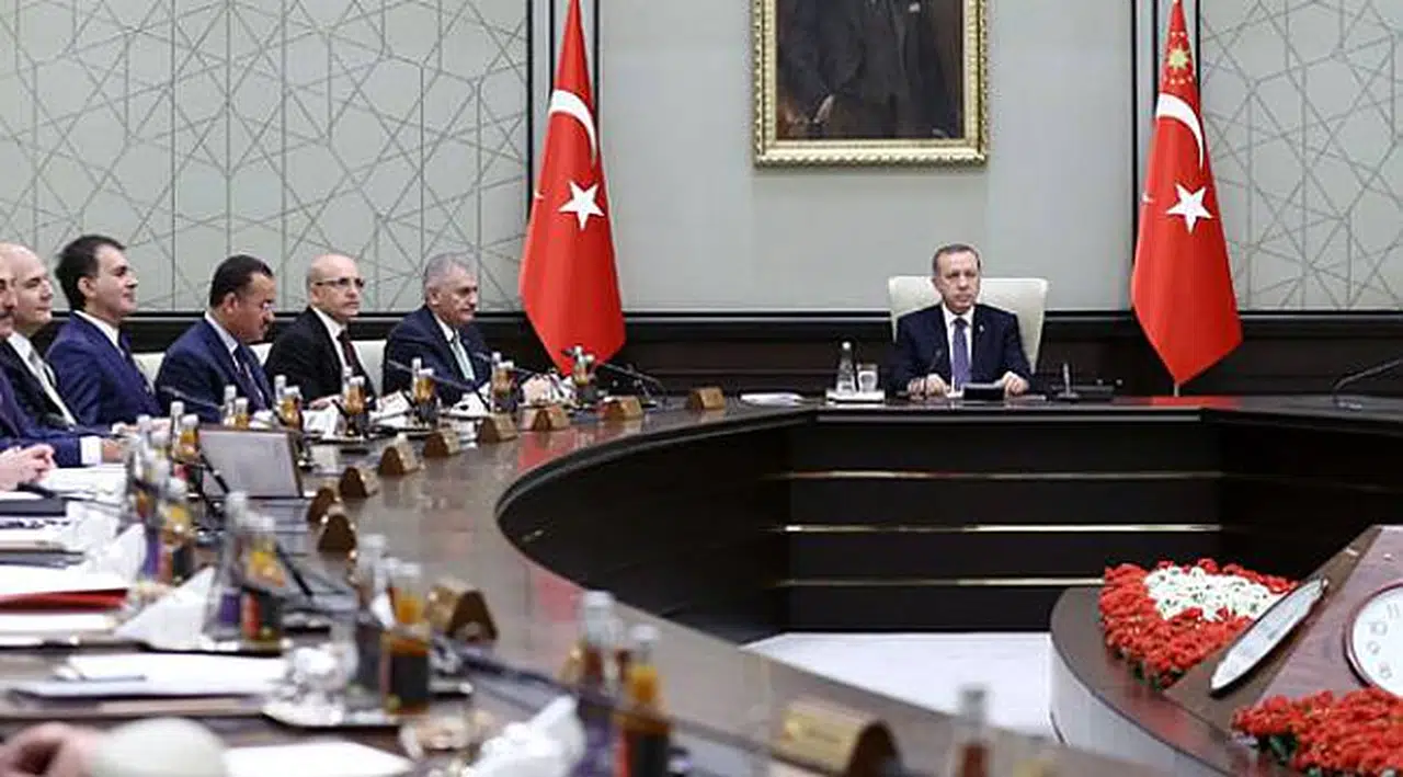 Bürokrasi sona eriyor! Yardımcı statüsündeki kadrolar kalkacak