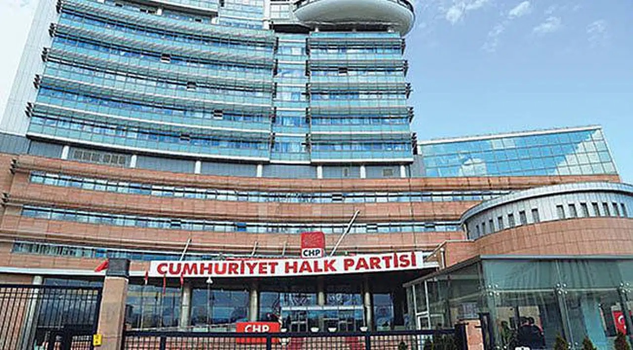 CHP'de Kavga: Eski Başkan, Halefine Yumruk Attı