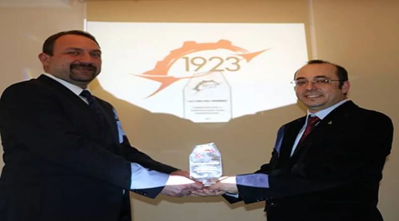 GÜMRÜKÇÜ'YE  20. YIL ÖDÜLÜ
