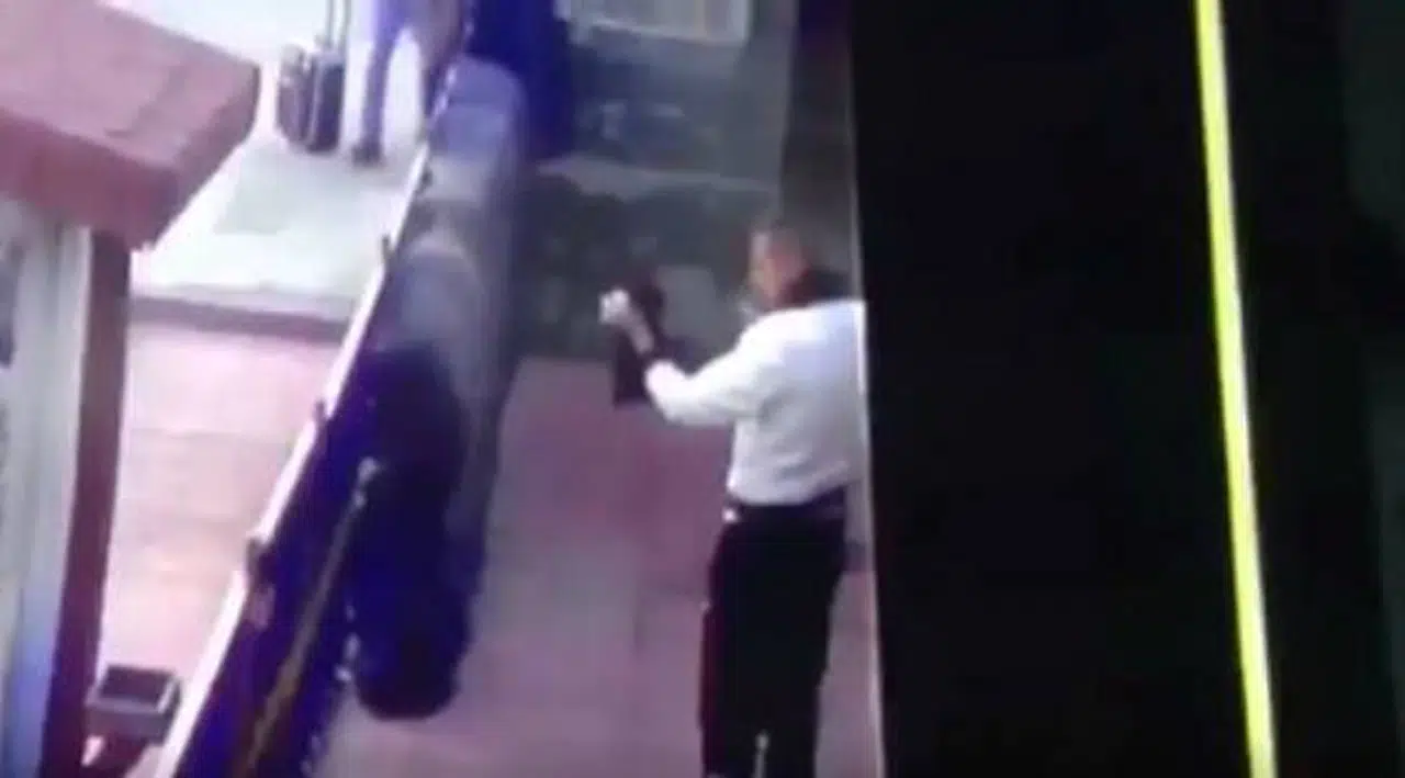 Kediye İşkence Eden Erin Bahanesi: Nişanlımdan Ayrıldım Bunalımdaydım
