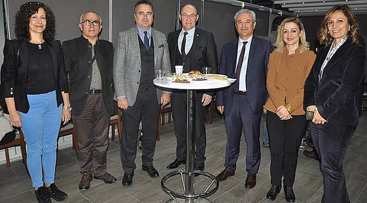 Stajyer Avukatlar Staj Dönemlerinin Yorgunluğunu Düzenlenen Kokteylde Attı