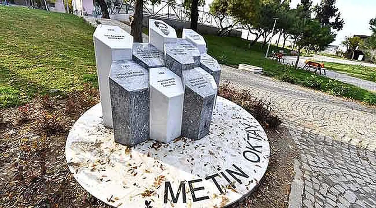 Taçsız Kral'a vefa
