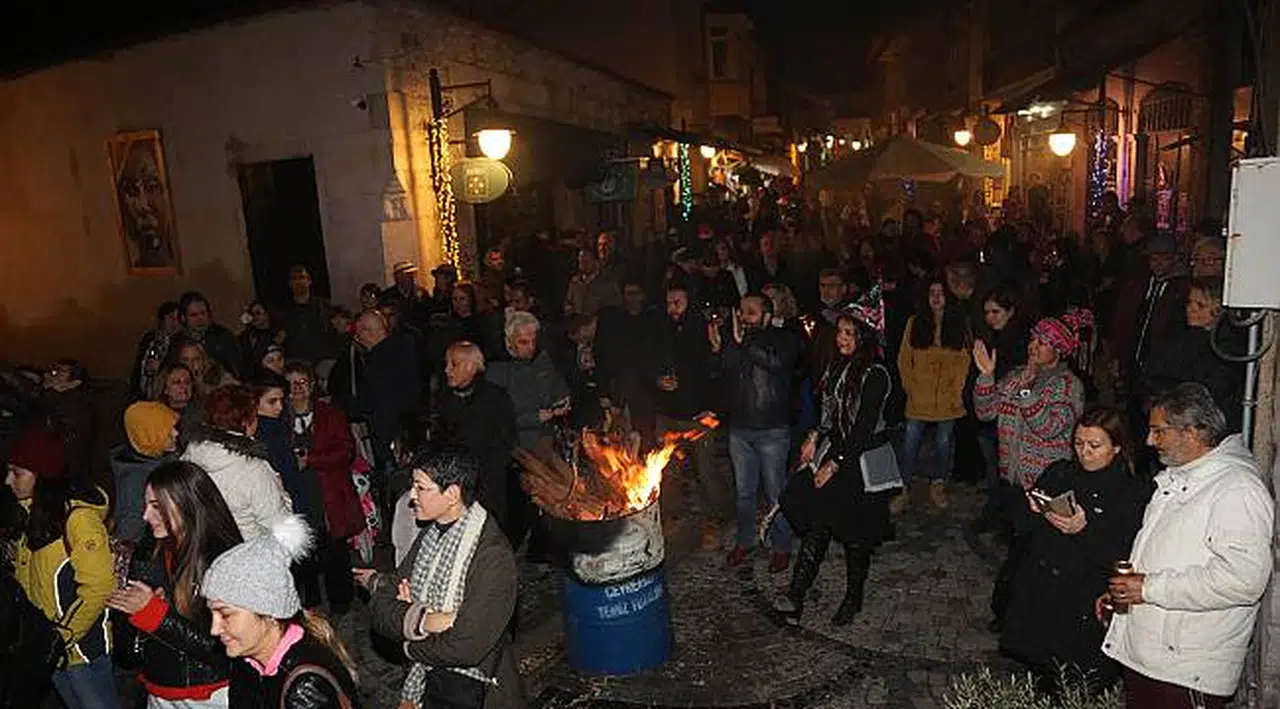 Urla Sanat Sokağı yeni yıla neşeyle girdi