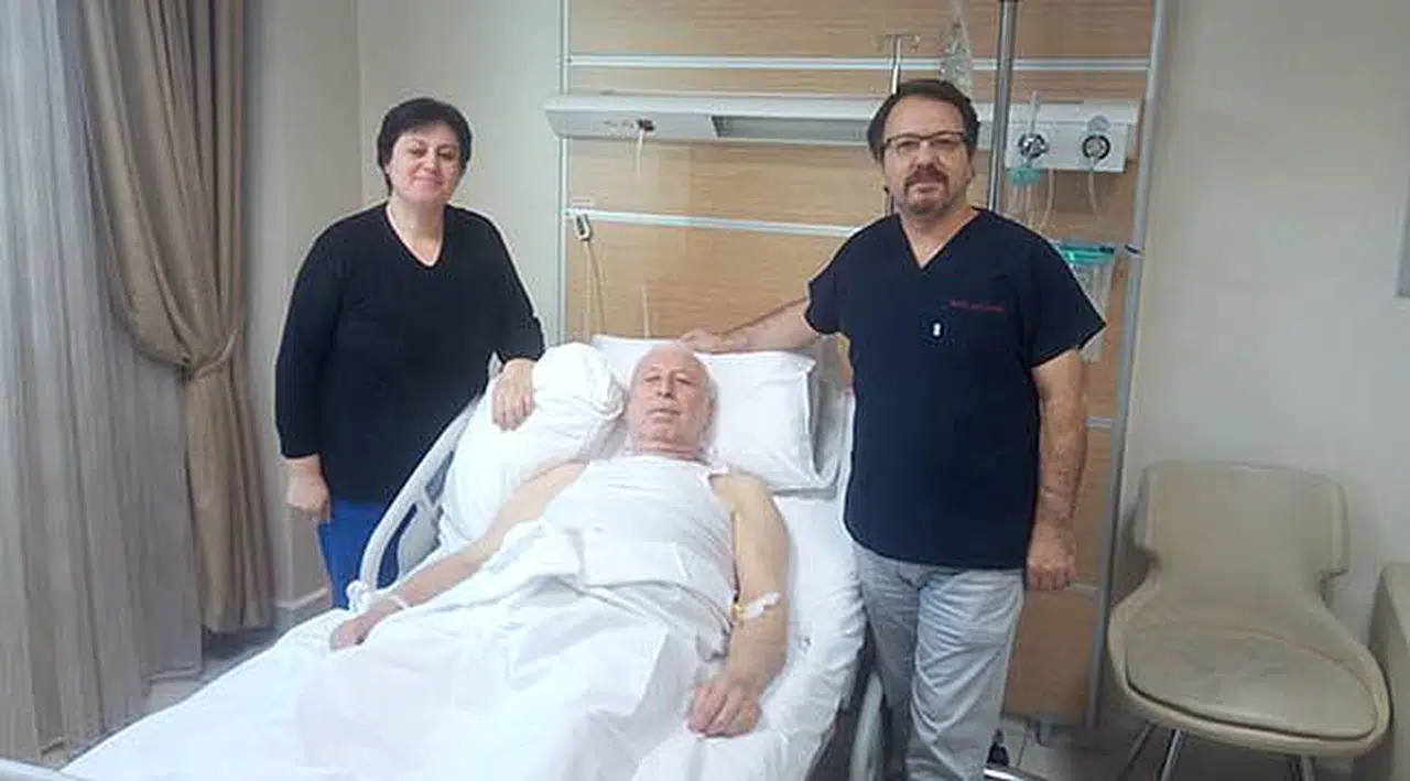 Üroloji Uzmanı Prof. Dr. Taner Divrik 300'üncü Yapay Mesane Ameliyatını Gerçekleştirdi