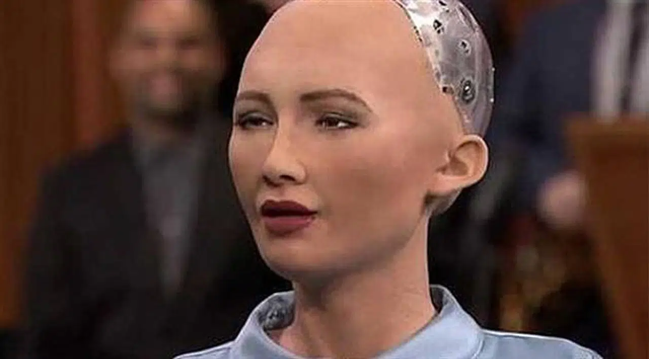 Bahçeli'nin tepki gösterdiği dünyanın ilk robot vatandaşı Sophia, Türkiye'ye geliyor
