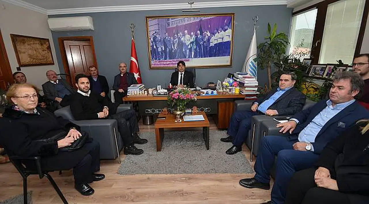 CHP Foça İlçe Yönetimi, Foça Belediye Başkanlığı’nı Ziyaret Etti