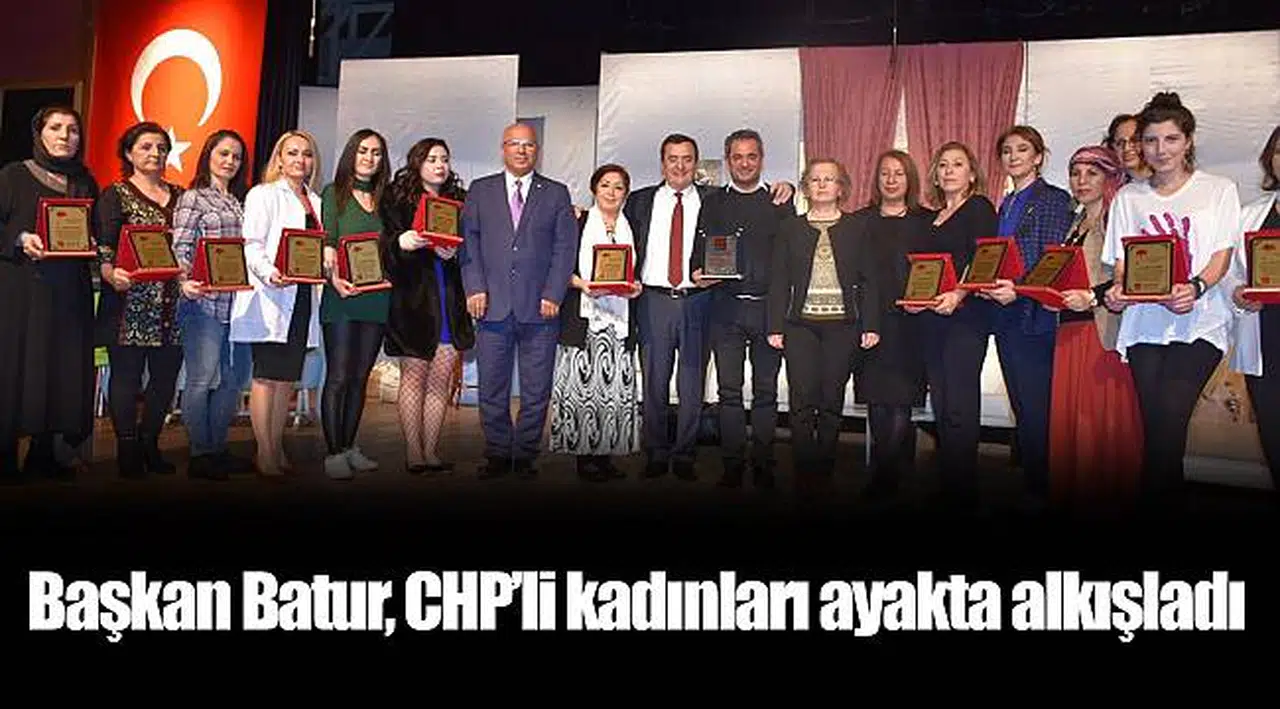 Başkan Batur, CHP’li kadınları ayakta alkışladı