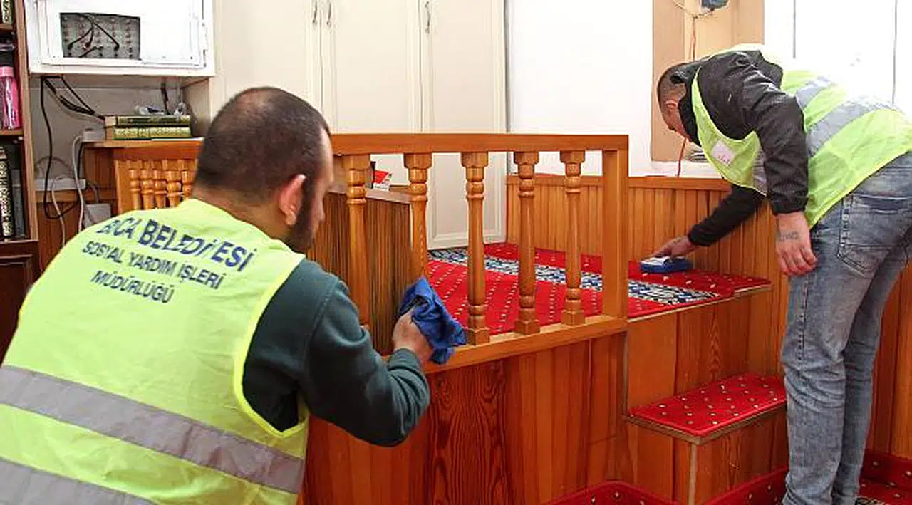 Buca İbadethanelerine Bahar Temizliği
