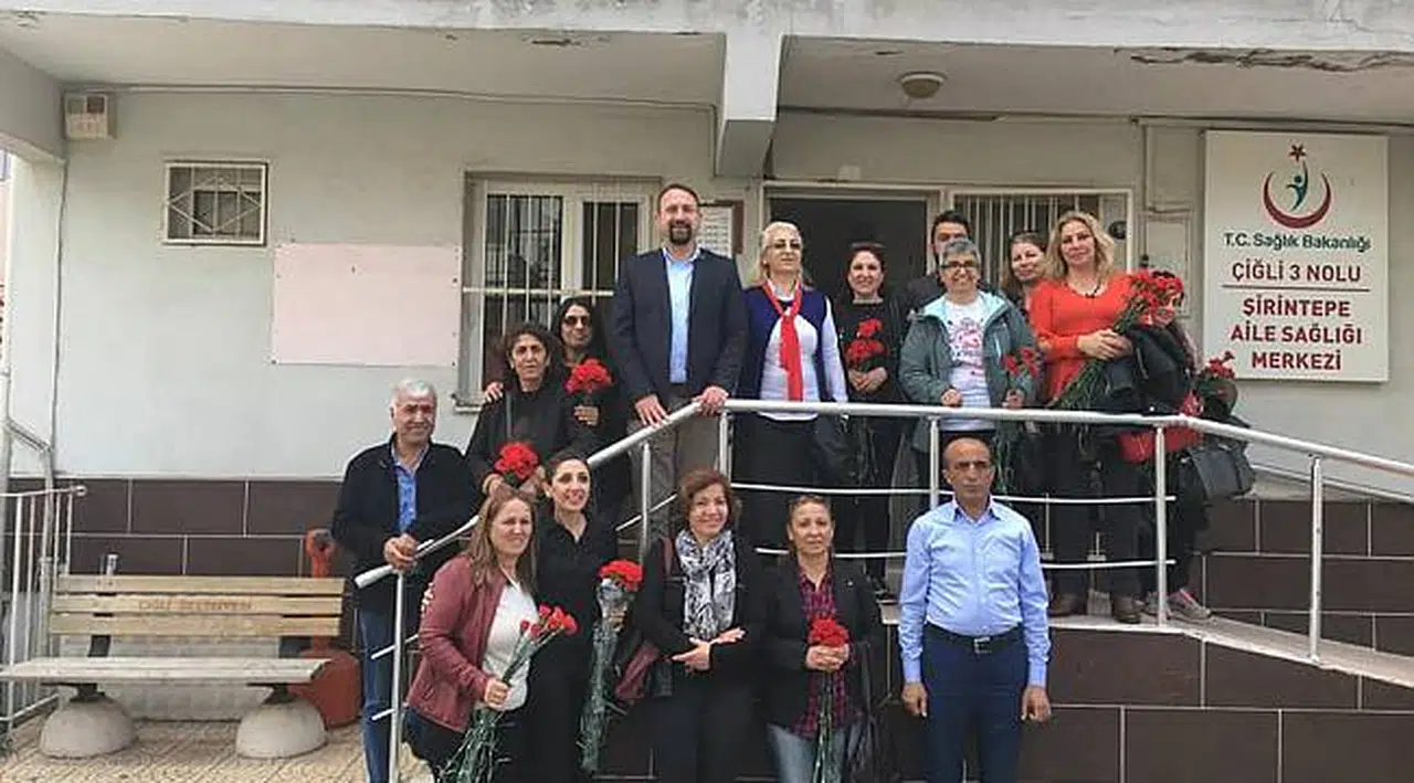 CHP Çiğli İlçe Örgütü sağlık çalışanlarının bayramını kutladı
