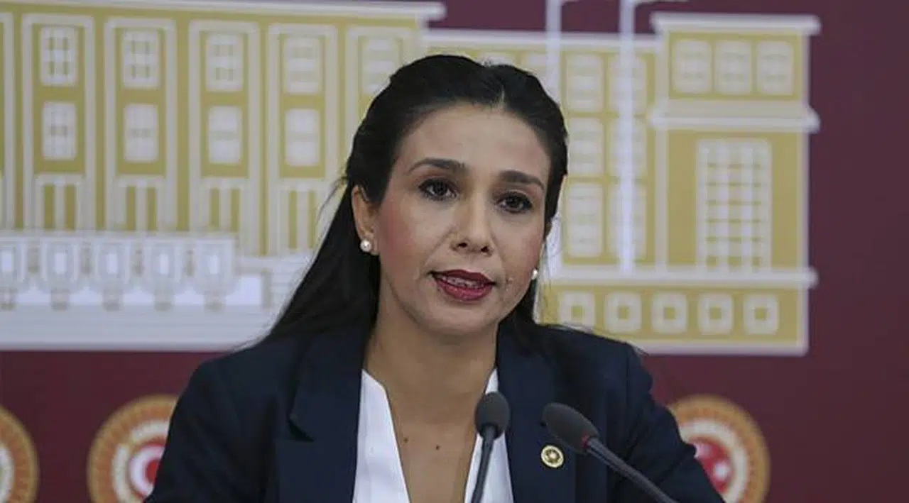 GÜLAY YEDEKCİ ÇAĞLAYAN ADLİYESİNE ÇAĞIRDI: "SESİNİ DUYURAMAYAN BÜTÜN KADINLARIN SESİ OLACAĞIZ"