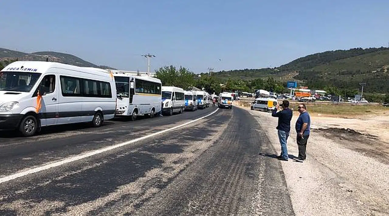 Ak Parti Mitingine Foça'dan 27 Otobüs , Minübüs ,60 Civarında Özel Araç Gitti.