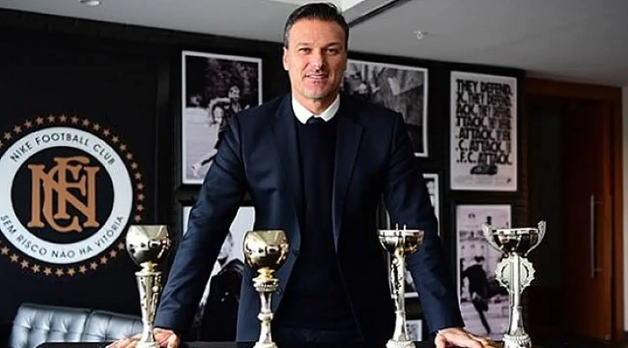 Alpay Özalan, AKP'den aday adayı oldu
