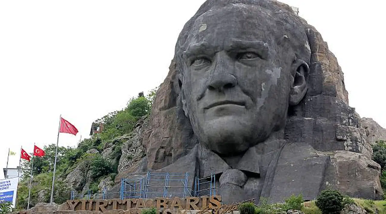 Buca Belediyesi, Atatürk Maskı’nda tadilat çalışması başlattı