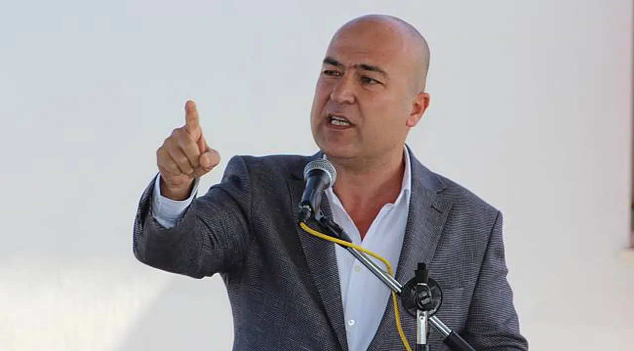 CHP’Lİ BAKAN ‘ÇUKUR’DA SANSÜRLENEN ŞİİRİ TBMM’DE OKUDU!