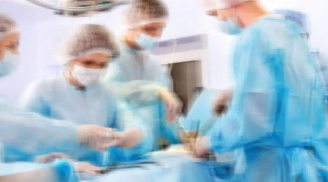 İlk tüm cinsel organ nakli gerçekleştirildi