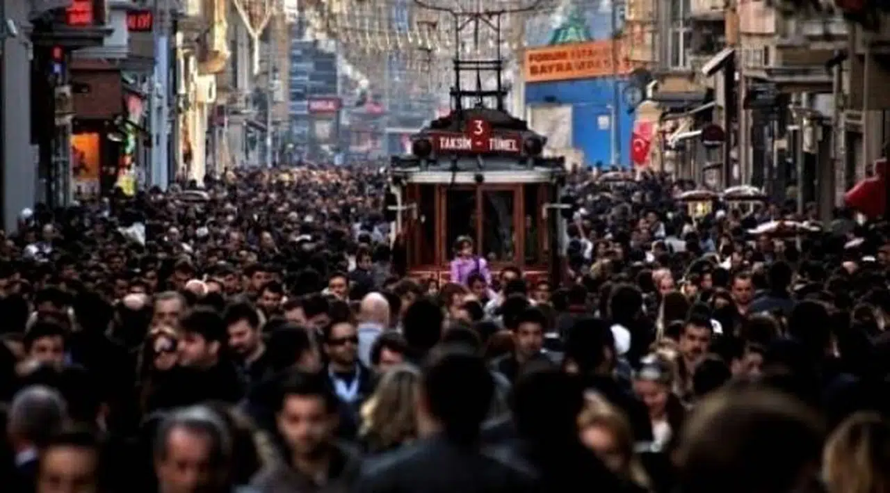 İstanbul Ekonomi Araştırma: Halkın yüzde 60'ı, 100 bin imzayla adaylıktan habersiz