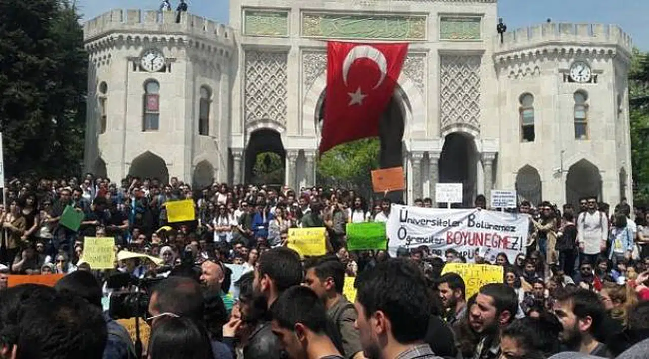 ‎İstanbul Üniversitesi 'bölünmeye' boyun eğmiyor