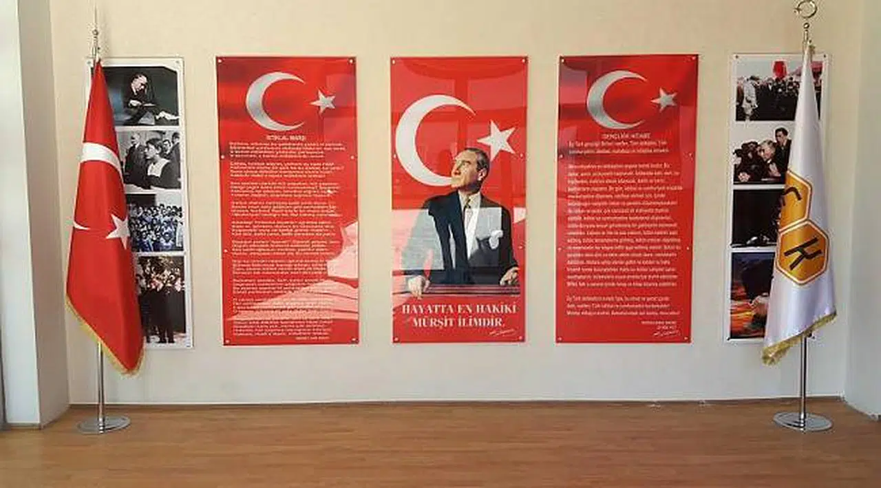 MEB davayı kaybetti: Atatürk köşesi kalacak!