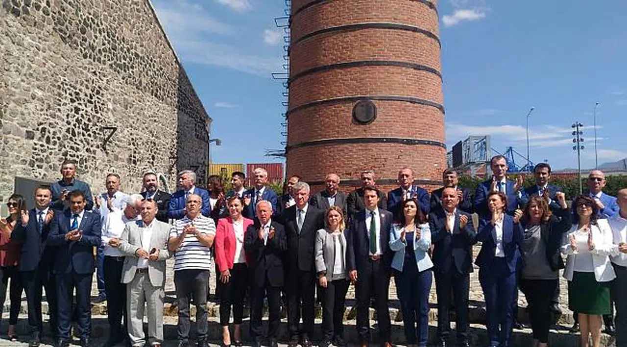 CHP İzmir'de adaylar tanıtıldı