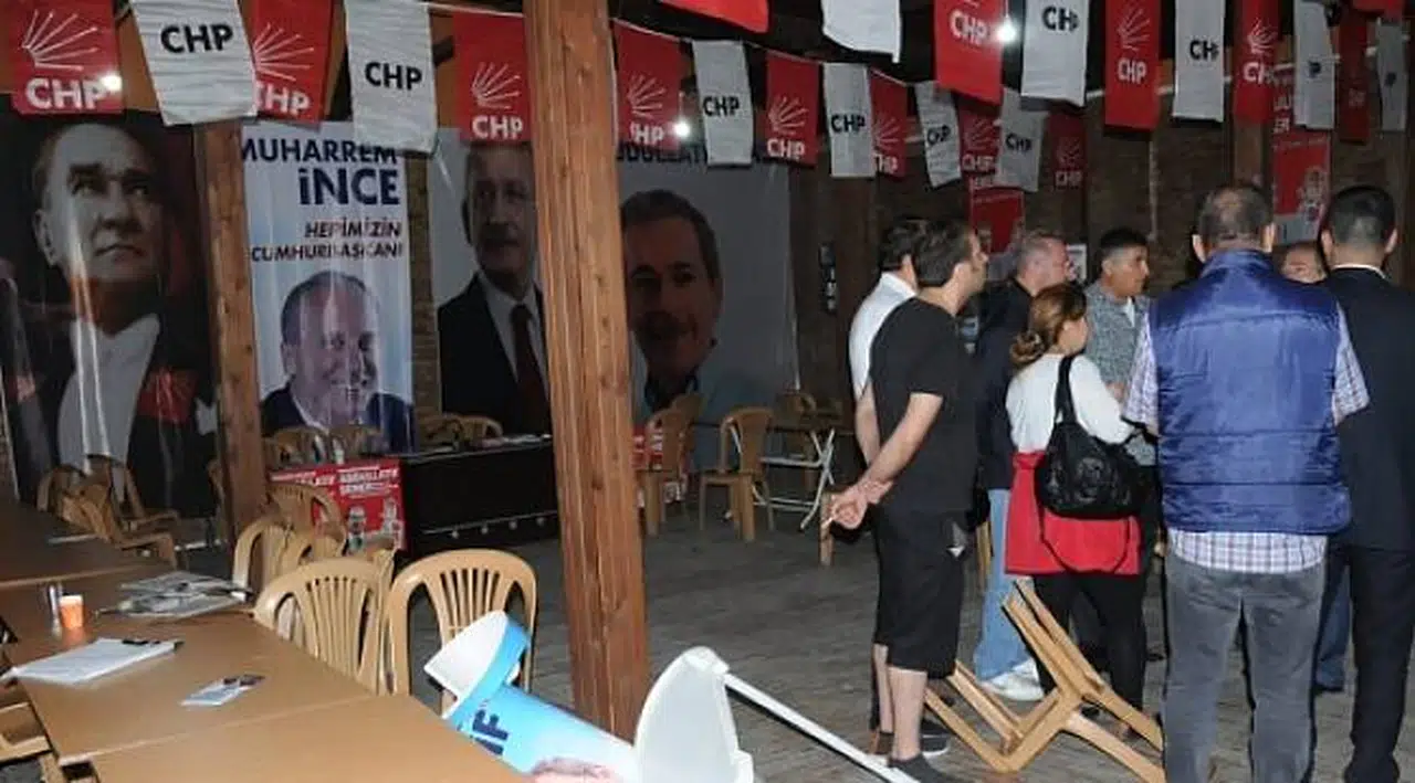 Abdüllatif Şener'in seçim bürosuna saldırı: 100 kadar vandal merkezimizi bastı; yaralılar var