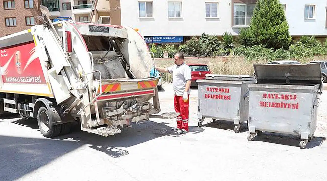 Bayraklı sokakları pırıl pırıl