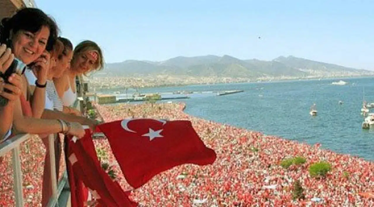 Muharrem İnce'yi İzmir'de yüz binler karşıladı