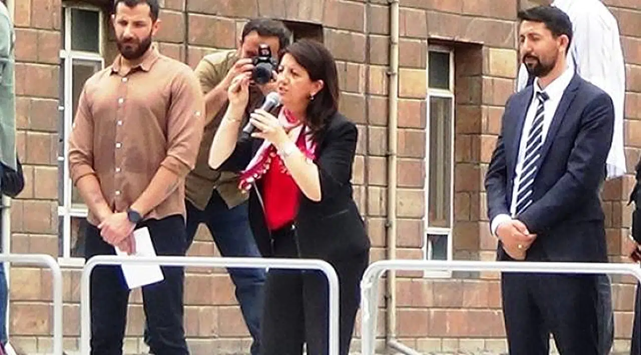 Pervin Buldan: AKP kaybettiğini gördü, sandıklarını Kandil'e götürmeye çalışıyor