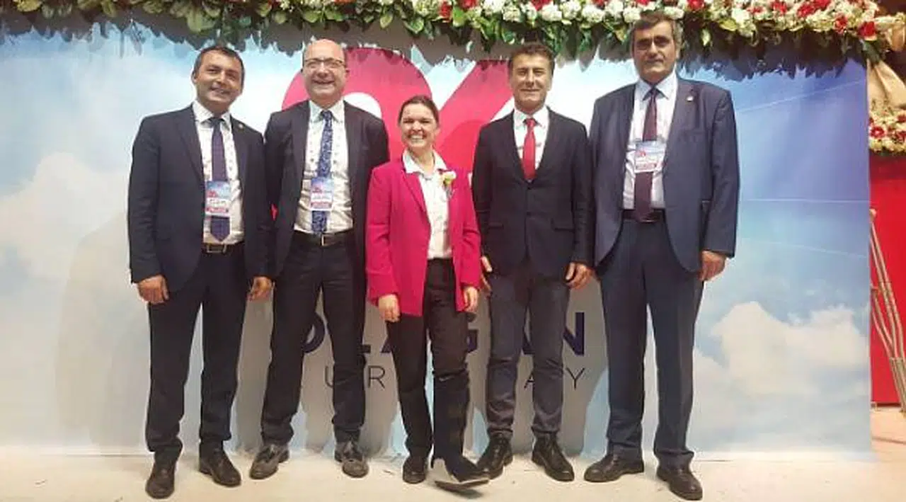 CHP'de olağanüstü kurultay için bir grup daha çağrıda bulundu
