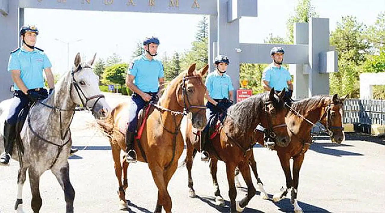 Atlı Jandarma Birliği turizm bölgelerinde yeniden göreve başladı