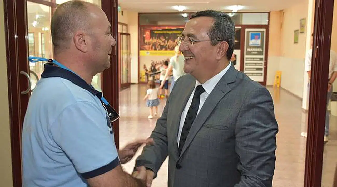 Başkan Batur partililer ve Belediye personeliyle bayramlaştı