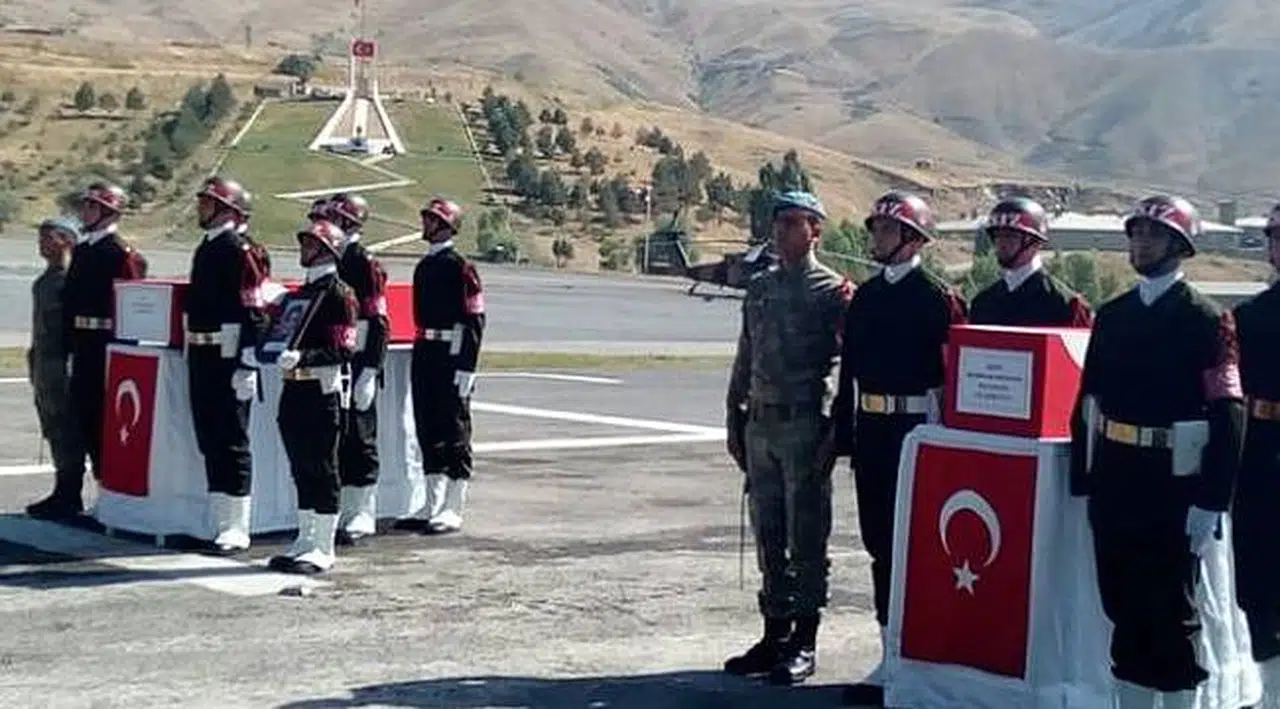 En acı tören! Şehit anne ve bebeği uğurlanıyor