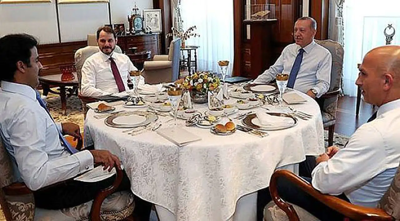 Financial Times: Katar 3 milyar dolarlık swap anlaşmasıyla Türkiye'ye desteğini artırdı