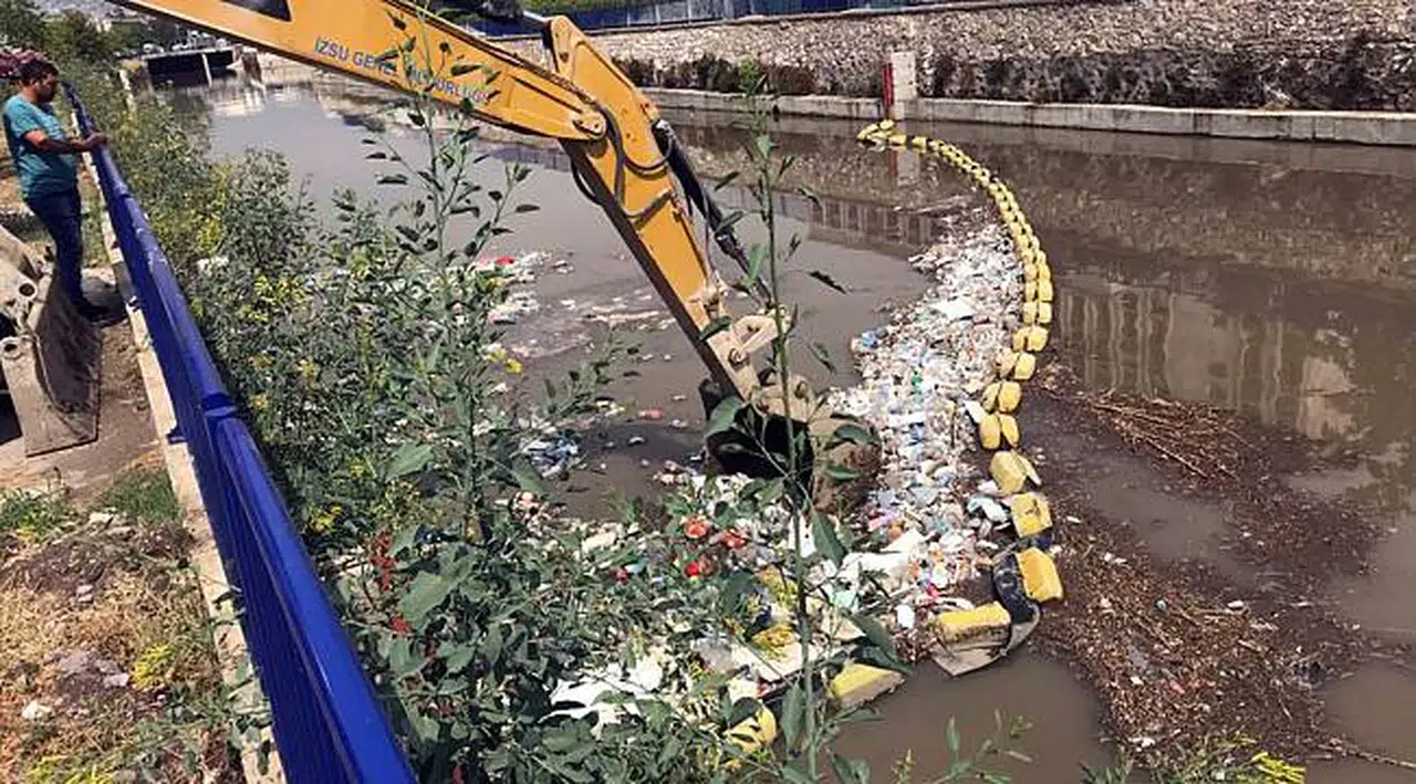 İZSU, derelerden 15 bin kamyon malzeme çıkardı